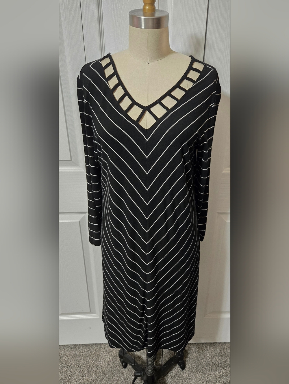 Black & White Diagonally Striped Dress, V-Neck, Medium, Excellent Condition